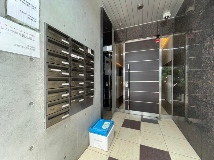 物件外観写真5　(エントランス部分)