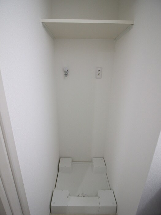 物件内観写真10　(洗濯機置場)