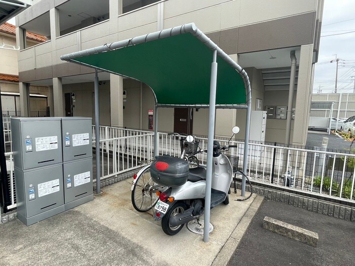 物件外観写真5　(駐輪場)