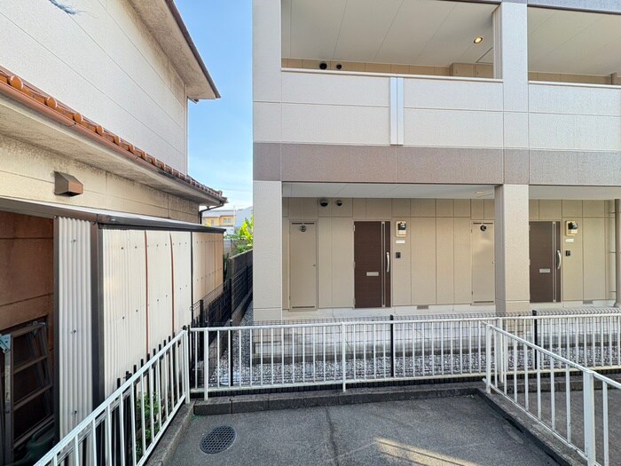 物件内観写真16　(室内からの展望)