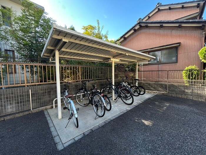 物件外観写真4　(駐輪場)