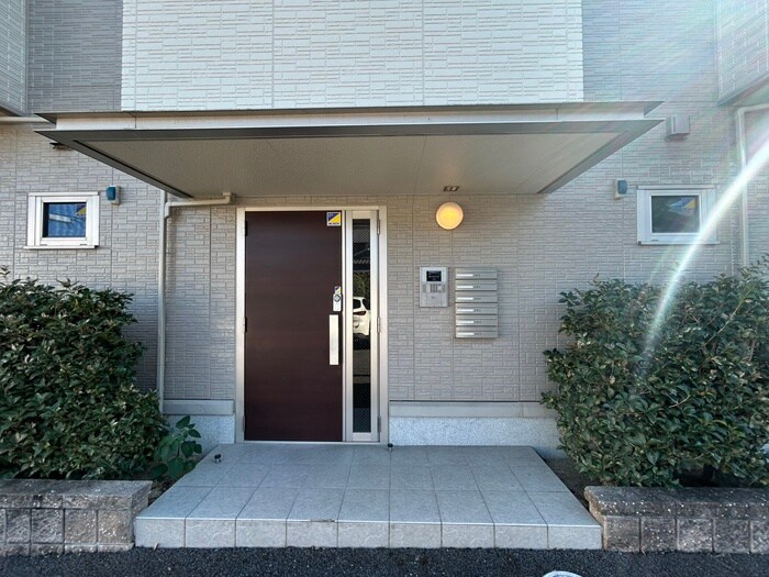 物件外観写真5　(エントランス部分)