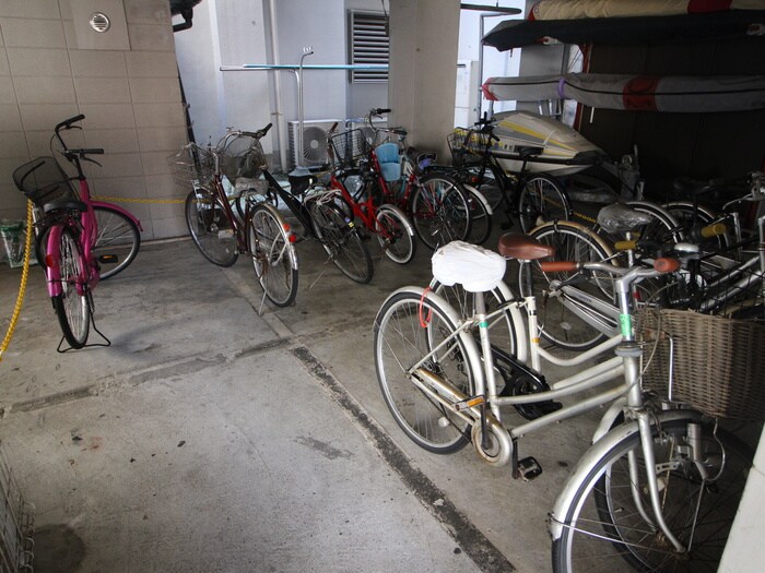 物件外観写真5　(駐輪場)