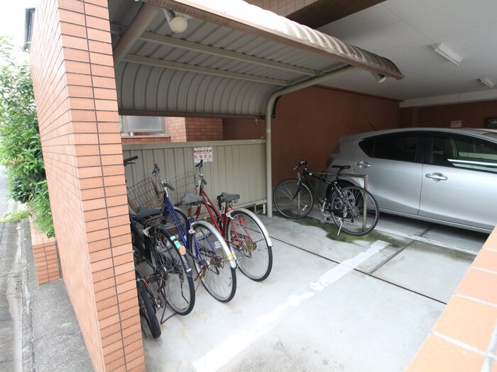 物件外観写真6　(駐輪場)