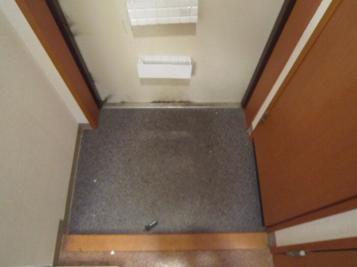 物件内観写真10　(玄関)