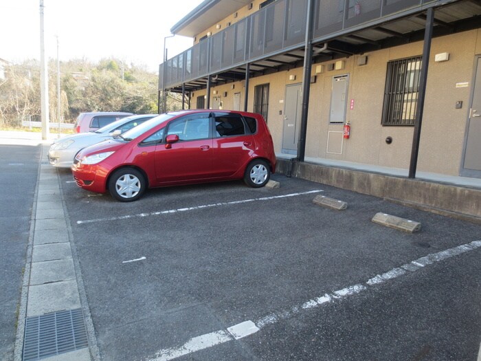 物件外観写真6　(駐車場)