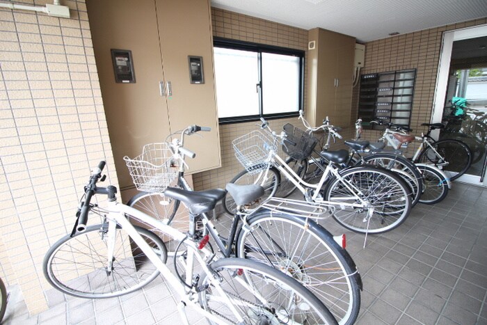 物件外観写真3　(駐輪場)