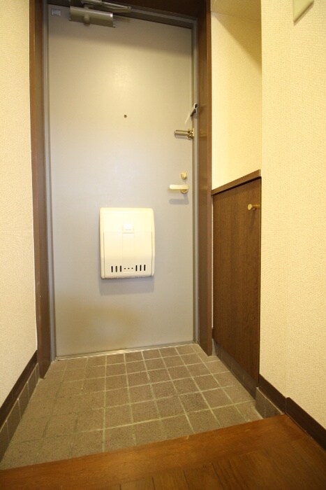 物件内観写真14　(玄関)