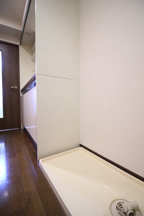 物件内観写真18　(洗濯機置場)