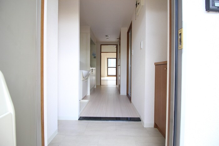 物件内観写真7　(玄関)