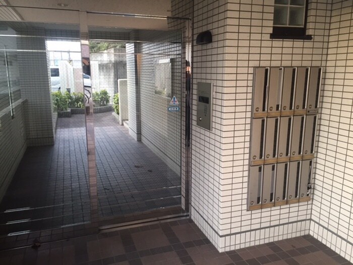 物件外観写真4　(エントランス部分)