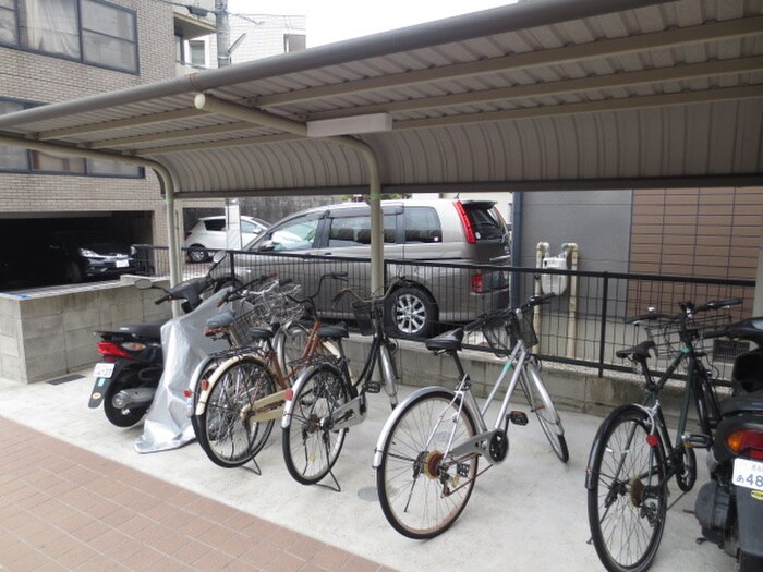 物件外観写真4　(駐輪場)