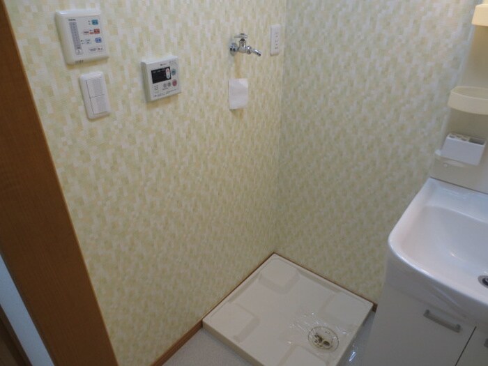 物件内観写真13　(洗濯機置場)