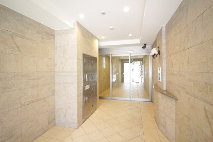 物件外観写真2　(エントランス部分)