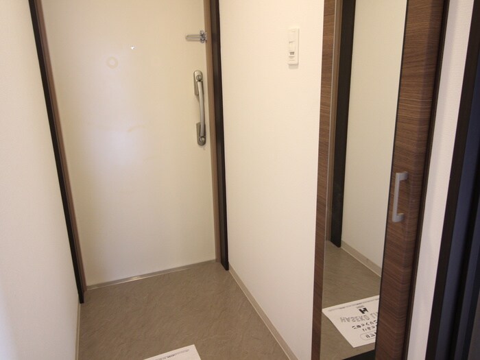 物件内観写真21　(玄関)