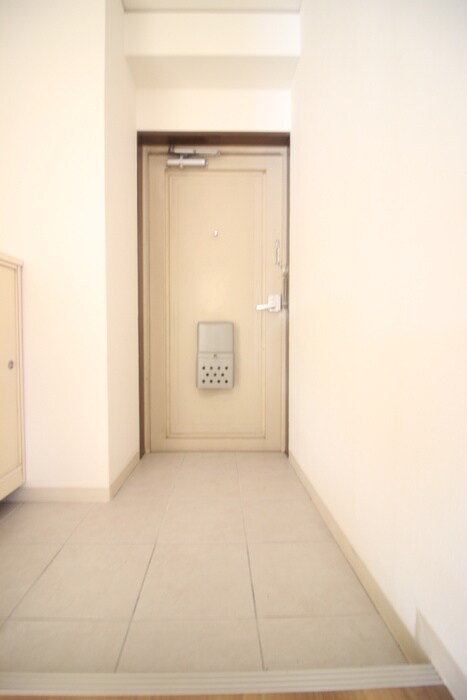 物件内観写真4　(玄関)
