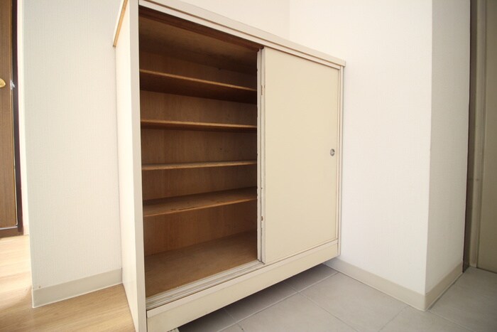 物件内観写真5　(靴箱)