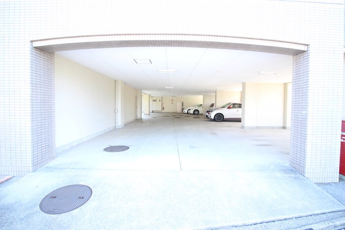 物件外観写真3　(駐車場)