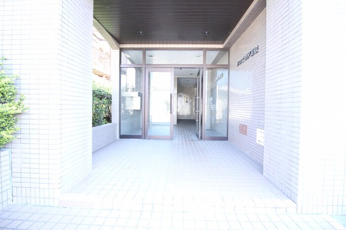 物件外観写真5　(エントランス部分)