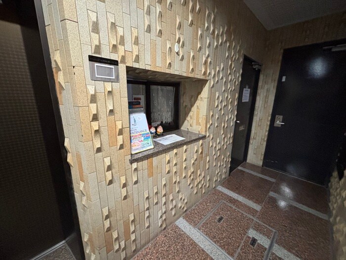 物件外観写真4　(エントランス部分)