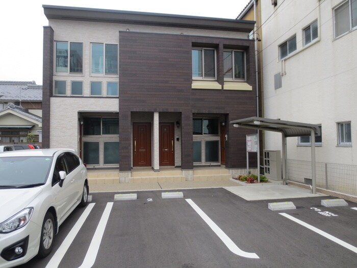 物件外観写真5　(駐車場)