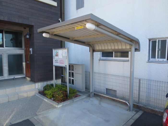 物件外観写真6　(駐輪場)
