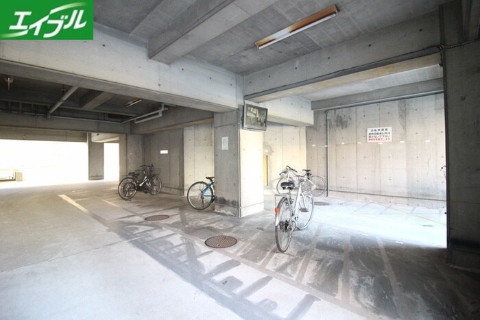 物件外観写真3　(駐輪場)