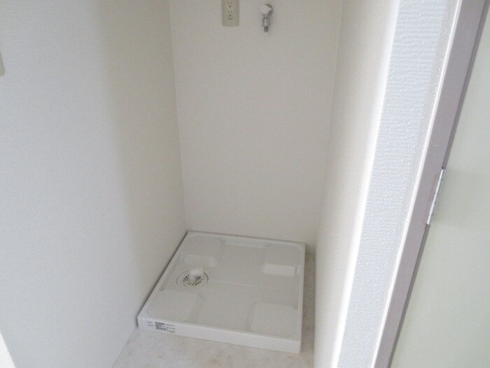 物件内観写真14　(洗濯機置場)