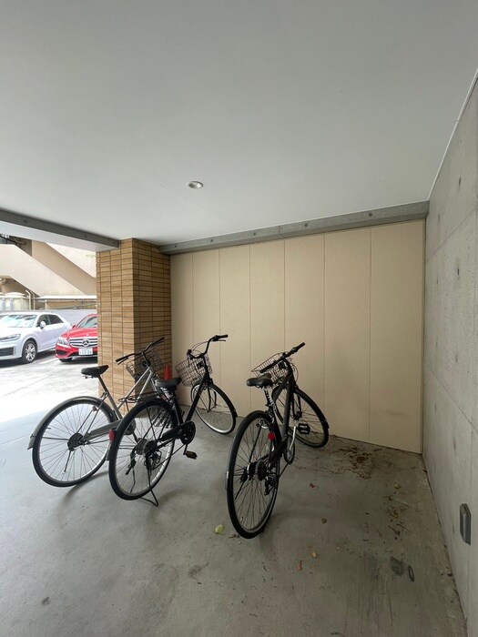 物件外観写真6　(駐輪場)