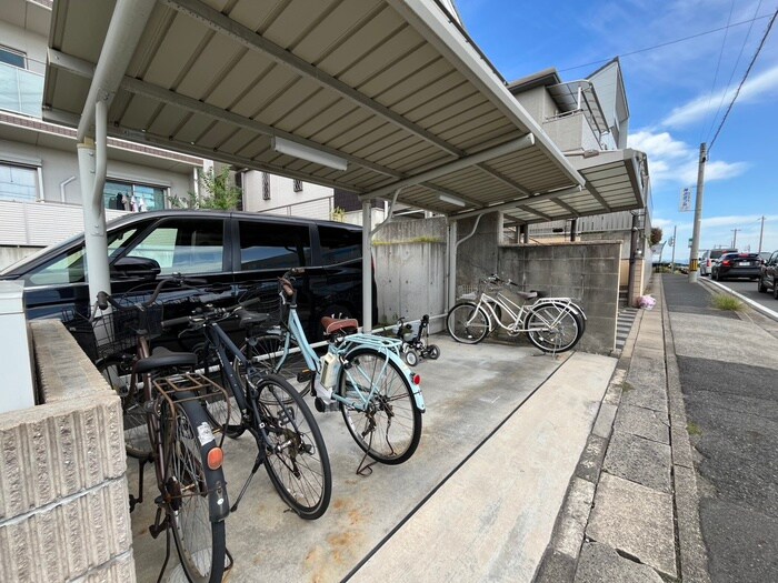 物件外観写真2　(駐輪場)