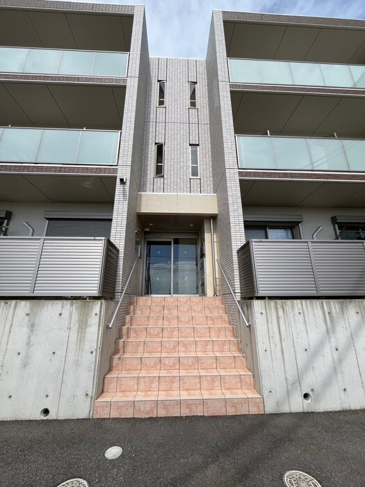 物件外観写真6　(エントランス部分)