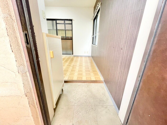 物件内観写真13　(玄関)