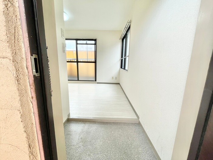 物件内観写真13　(玄関)