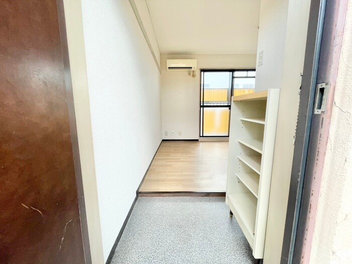 物件内観写真13　(玄関)