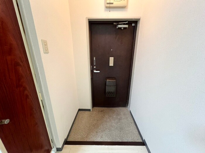 物件内観写真17　(玄関)