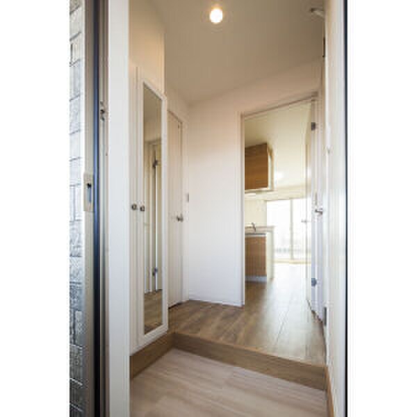 物件内観写真11　(玄関)