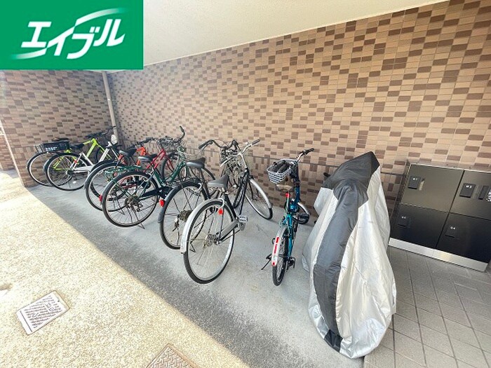 物件外観写真3　(駐輪場)