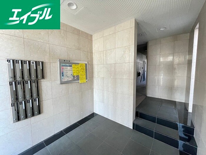 物件外観写真4　(エントランス部分)