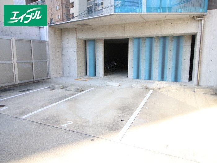 物件外観写真2　(駐車場)