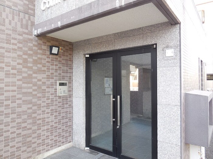 物件外観写真4　(エントランス部分)
