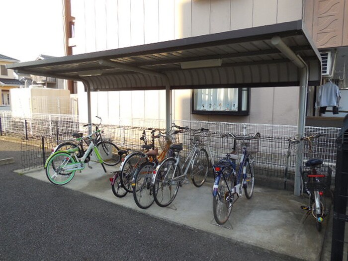 物件外観写真5　(駐輪場)