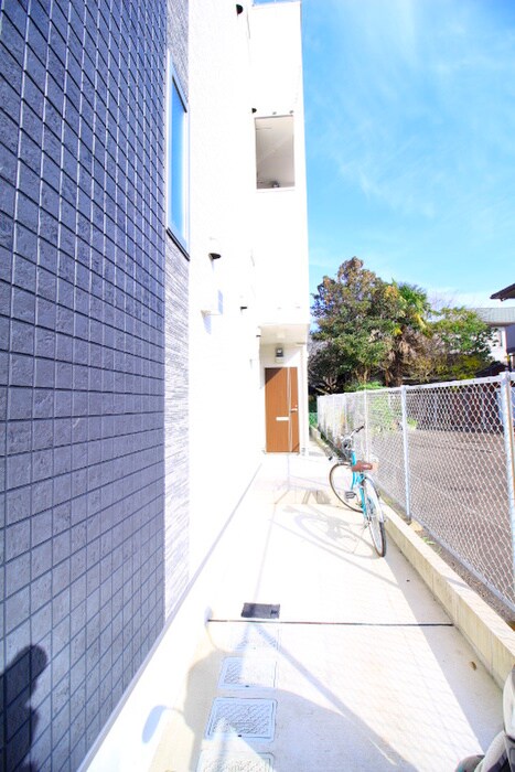 物件外観写真2　(エントランス部分)