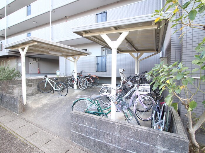 物件外観写真4　(駐輪場)