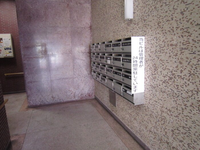 物件外観写真4　(エントランス部分)