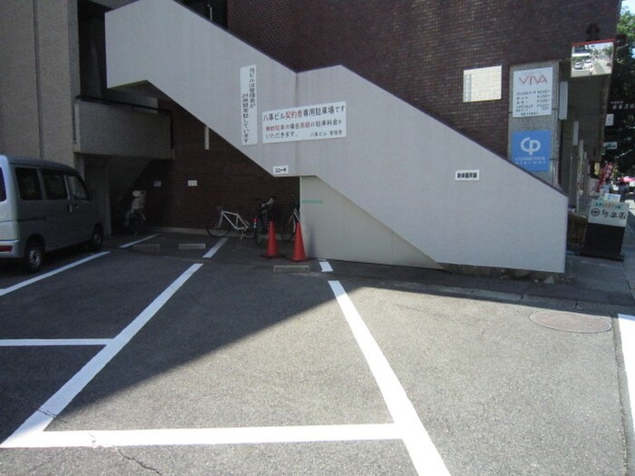 物件外観写真5　(駐車場)