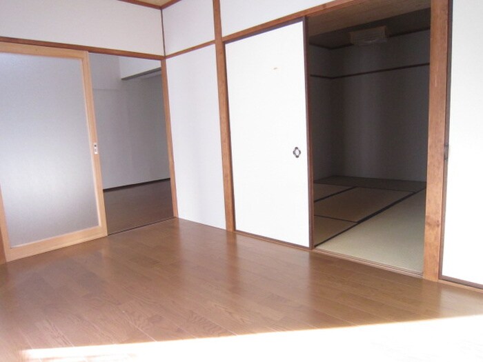 物件内観写真10　(居室)