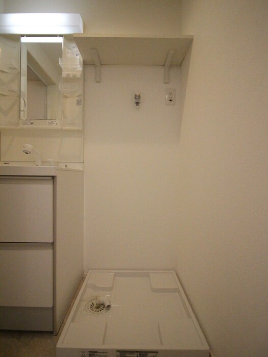 物件内観写真14　(洗濯機置場)