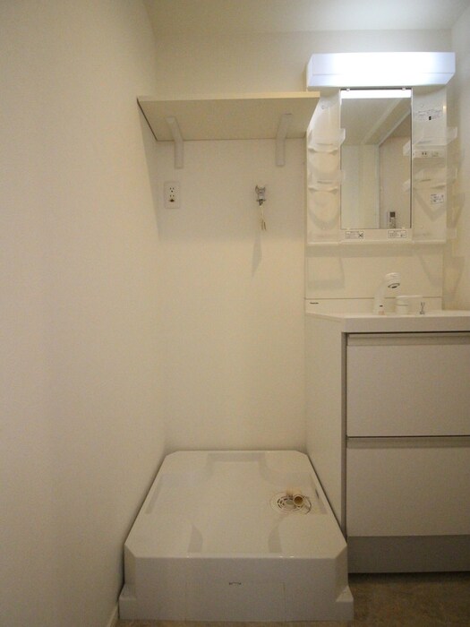 物件内観写真16　(洗濯機置場)