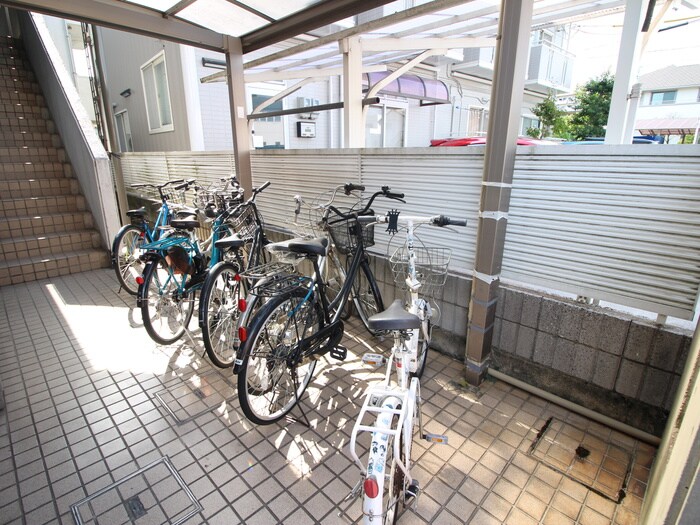物件外観写真4　(駐輪場)