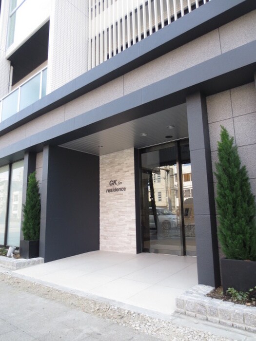 物件外観写真2　(エントランス部分)